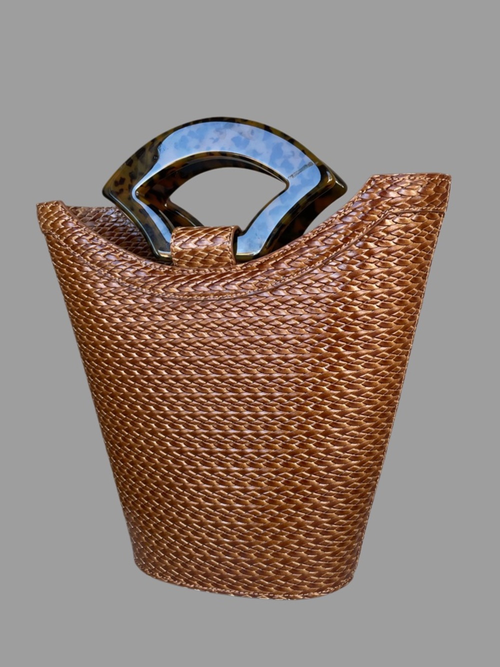USISI SISTER Brown Woven Leather Tortoise Resin Handle Rollo Bucket Tote Bag - Picture 9 of 15